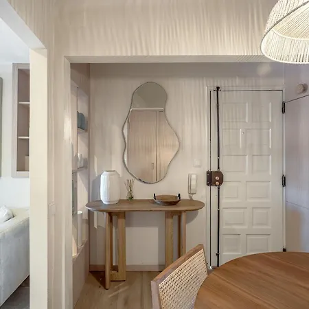 Bairro Alto Rooftop With Balcony And View By Homing Appartement