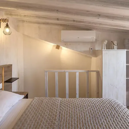 Апартаменти Bairro Alto Rooftop With Balcony And View By Homing *